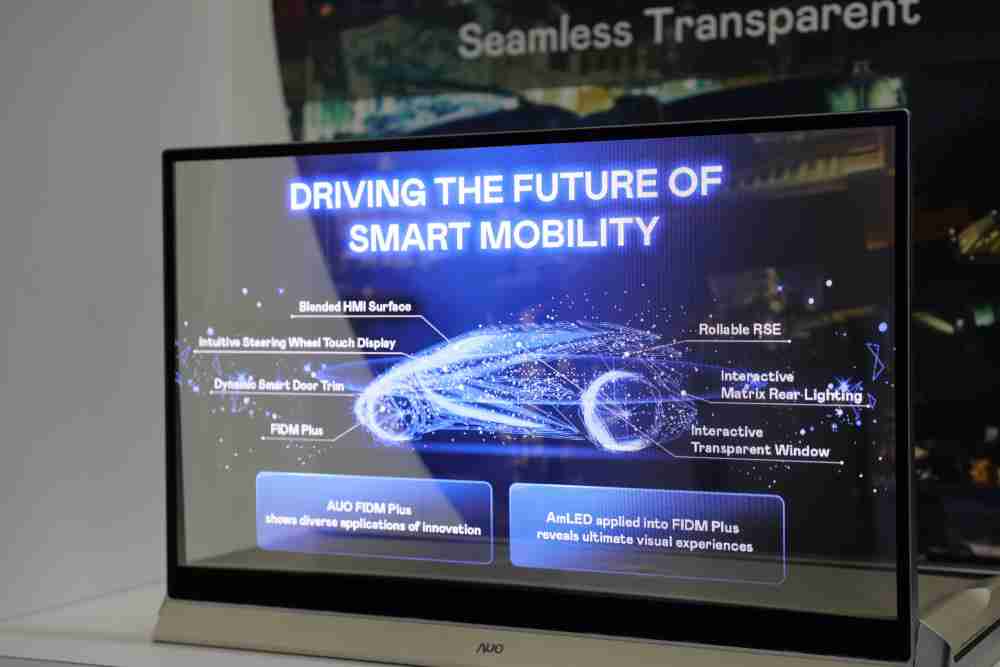 欧陆注册凭借着超高亮度和透明度，，，这款30吋透明Micro LED显示器在AR系统与智慧零售具有潜在的应用价值。。。