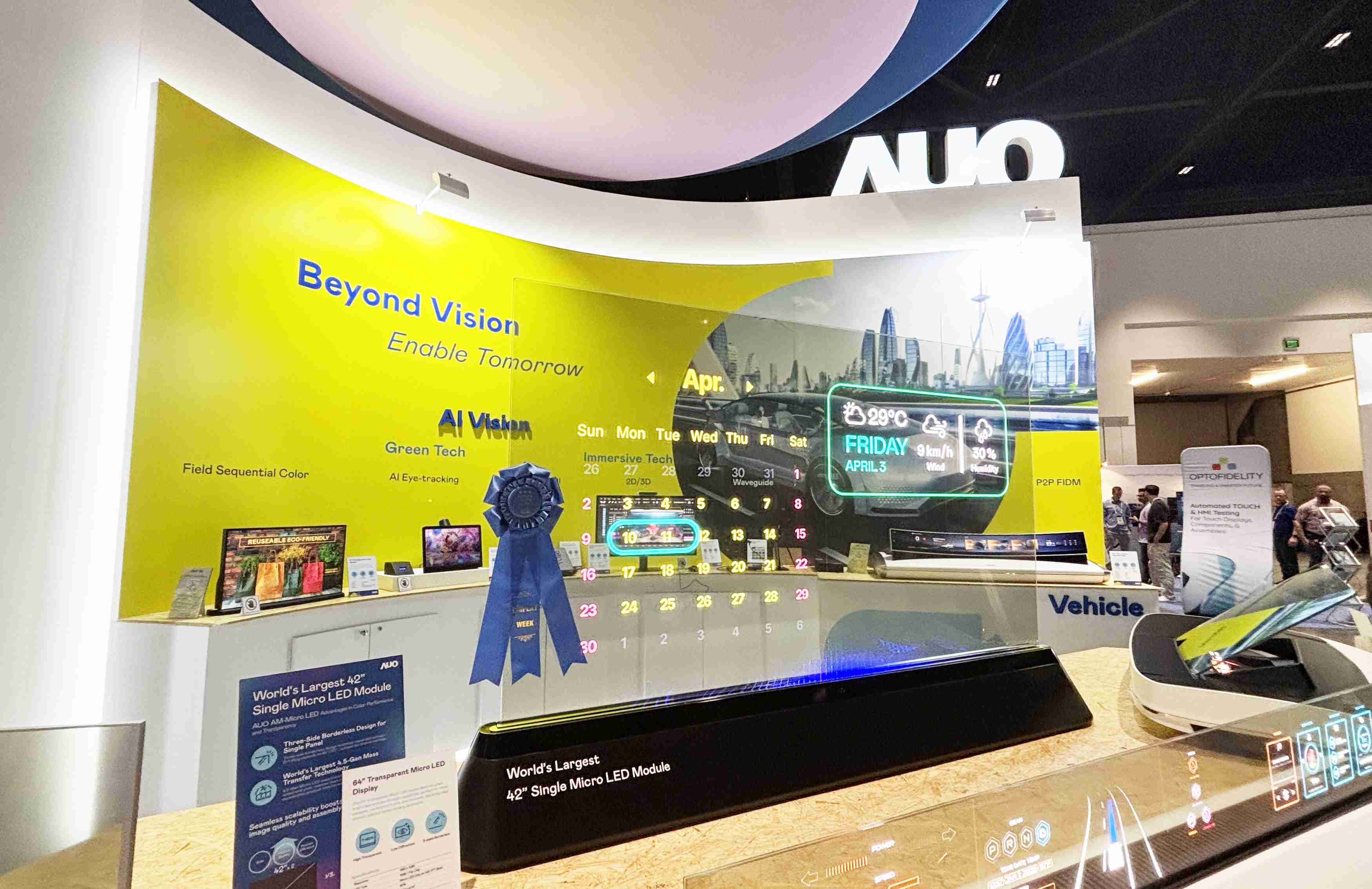 欧陆注册64吋透明Micro LED显示器获〝最佳Micro LED技术应用奖〞，，，其绝妙的透明穿透特性，，，同时具备1,000 nits的高亮度表现，，，，并透过精细的无缝拼接延伸，，，，可依需求灵活应用于多元场域，，，，展现出Micro LED显示技术划时空的无限潜力